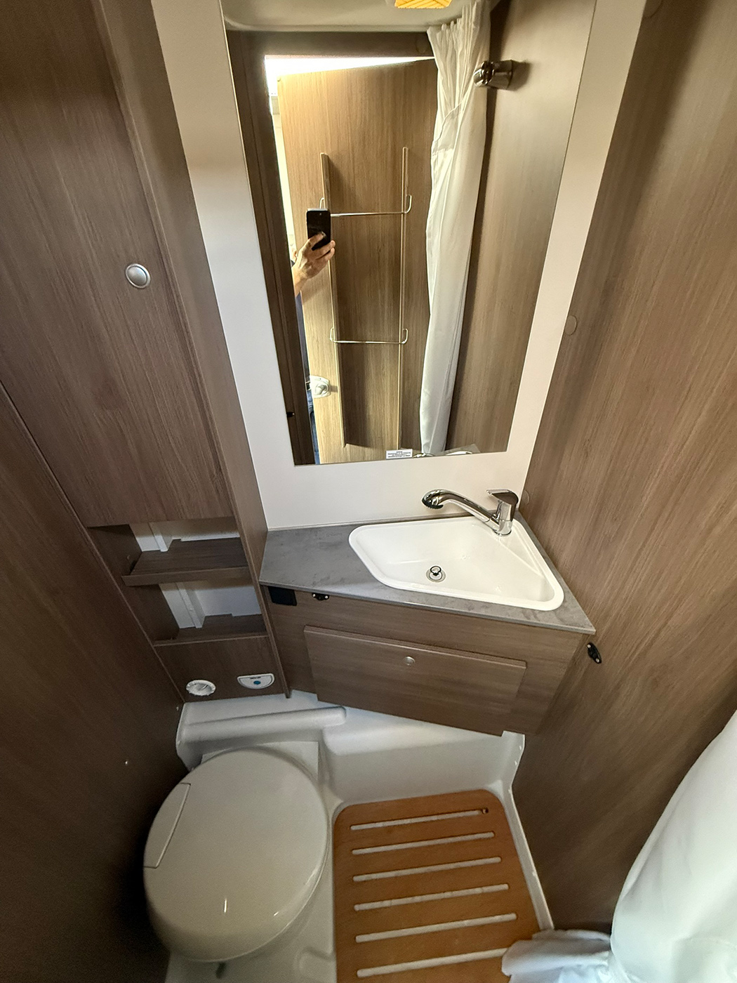 Carado Wohnmobil T 338 Nassraum