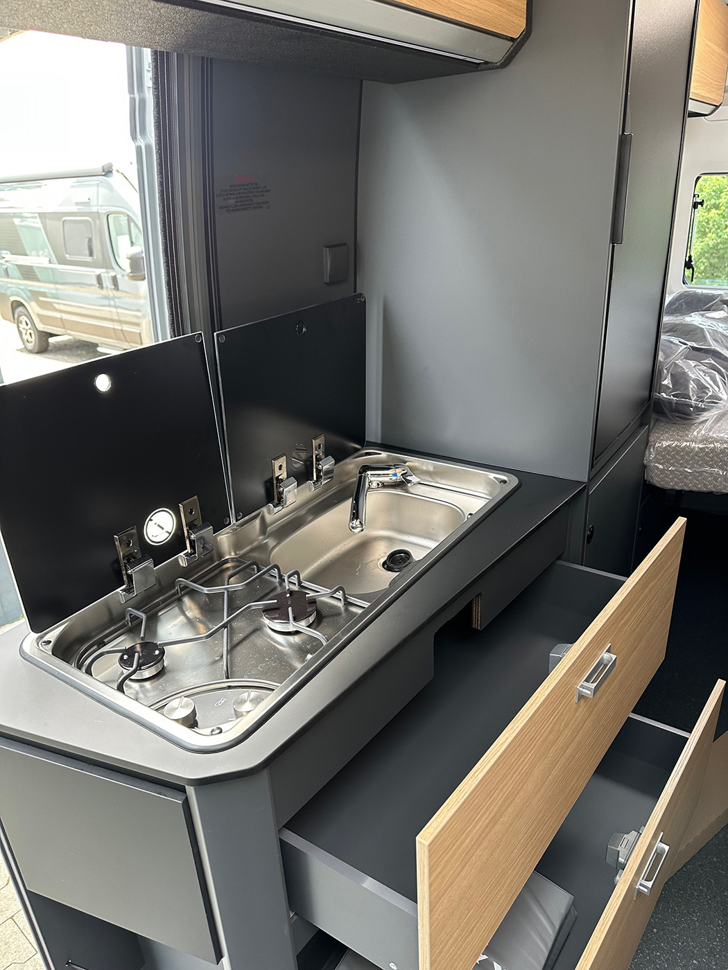 Adria Twin 600 SPB in Innenansicht