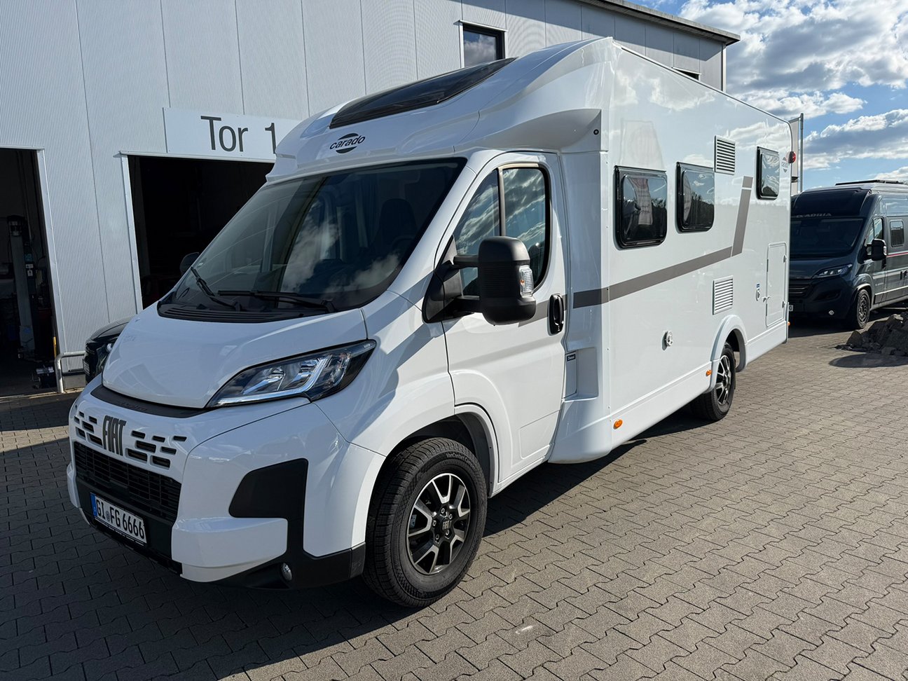 Carado T 338 S teilintegrietes Wohnmobile für bis zu 4 Personen
